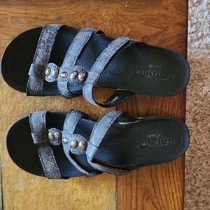 Size 10 black women's Clark's sandals
